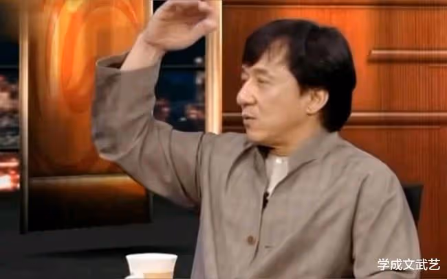 舞台雜耍出身的成龍大哥,當年真的打贏過七八個人嗎?