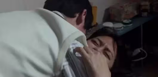 父親的特殊癖好,朋友從爸爸房間出來不能走路,知道原因我報警了