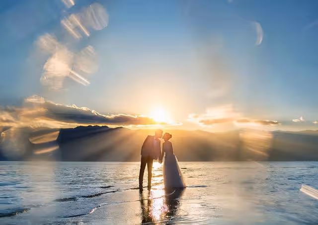他們終於官宣結婚了，磕的cp終於修成正果