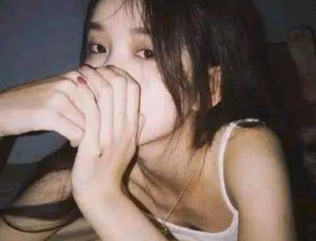 一個月給我2萬,金主扔一件兔女郎的制服,還是個開襠褲