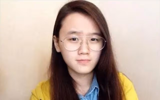 兩人因「爺孫戀」走紅,如今8年過去了,17歲少女已失去純真笑容