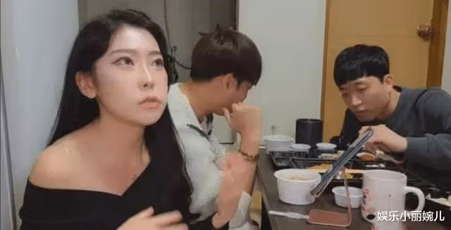 韓國女主播直播中疑似與粉絲髮生關係，事後發視頻澄清自導自演