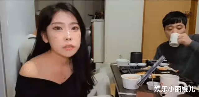 韓國女主播直播中疑似與粉絲髮生關係，事後發視頻澄清自導自演