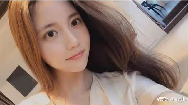 韓國女主播直播中疑似與粉絲髮生關係，事後發視頻澄清自導自演