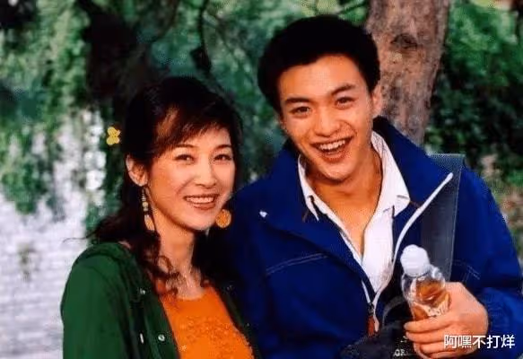周一圍寵了她5年,轉身娶了二婚的朱丹,網友:終究敵不過現實