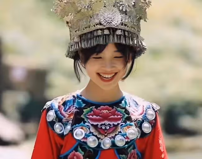 央視王冰冰遭瘋狂粉絲人肉!婚姻過往疑似曝光,四級成績都被扒出