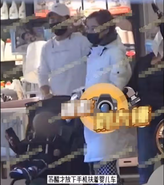 甦醒與女友疑似吵架被拍,狀態癲狂張牙舞爪,曾被指有暴力傾向