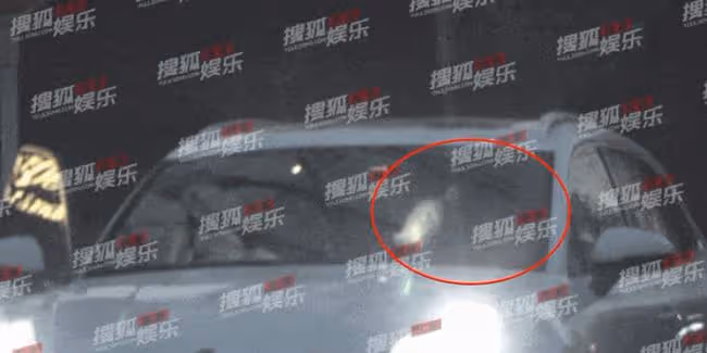 甦醒與女友疑似吵架被拍,狀態癲狂張牙舞爪,曾被指有暴力傾向