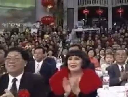 靳羽西:春晚前排坐了20年的她,到底什麼來頭?