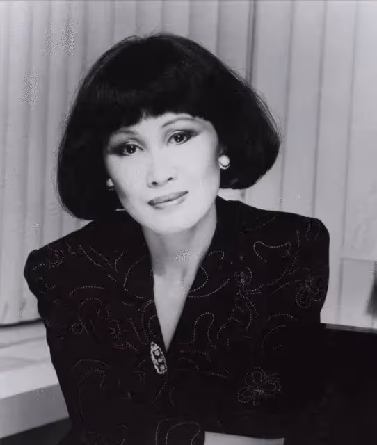 靳羽西:春晚前排坐了20年的她,到底什麼來頭?