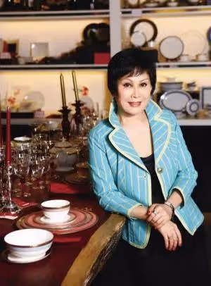 靳羽西:春晚前排坐了20年的她,到底什麼來頭?