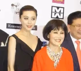 靳羽西:春晚前排坐了20年的她,到底什麼來頭?