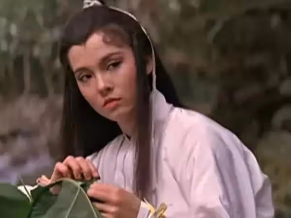 香港尼姑花3950萬購買豪華別墅,與2名和尚結婚,如今怎麼樣了?
