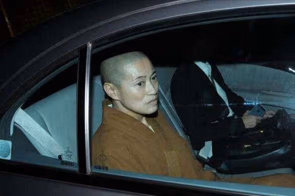 香港尼姑花3950萬購買豪華別墅,與2名和尚結婚,如今怎麼樣了?
