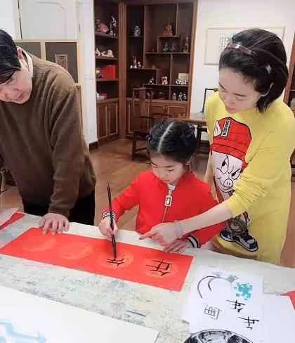 44歲左小青曬近況,暴露私宅樸素內景,11歲女兒被贊繼承媽媽美貌