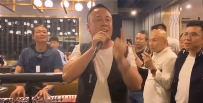 「口無遮攔」楊坤,自曝被女友包養3年,還吐槽劉德華不是歌手。