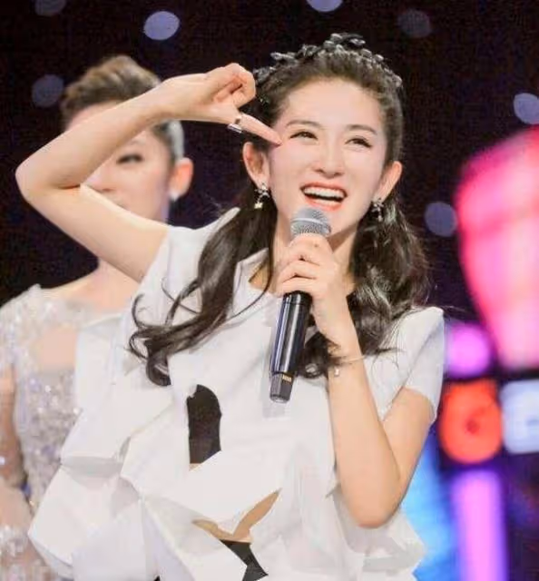 7位遭遇「潛規則」的明星：楊紫蔣欣都在其中，謝娜的反應最解氣