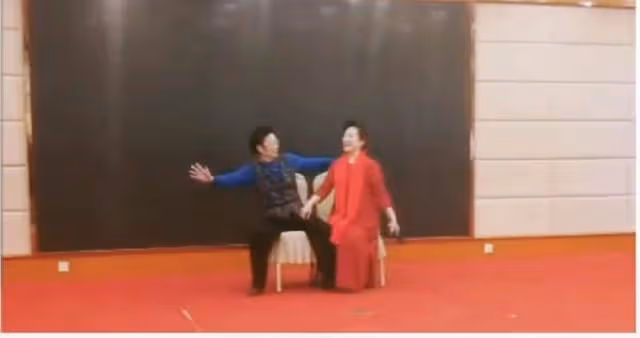 陳數為老父親慶生!82歲陳宗善秀劈叉不吃力,與妻子同框太甜蜜