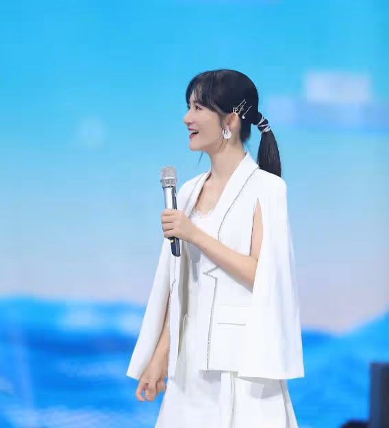 7位遭遇「潛規則」的明星：楊紫蔣欣都在其中，謝娜的反應最解氣