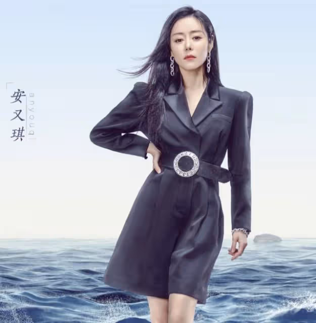 首屆超女十強歌手擺攤直播,商場嗨唱太吵鬧,被曝遭投訴後換場地