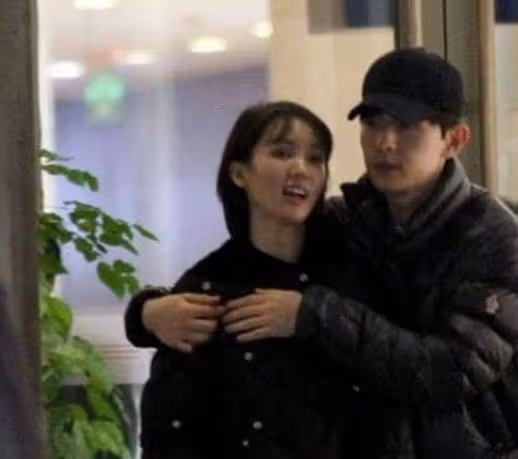 熱衷與鮮肉「炒CP」，卻被現實男友找上門，無奈回應：我們沒關係