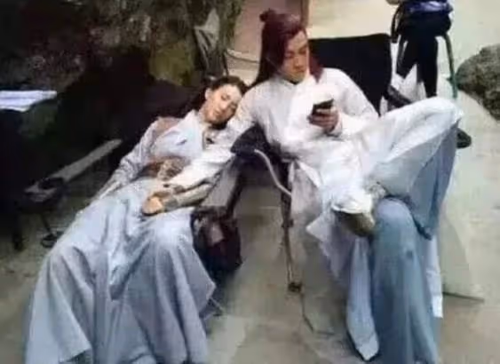 熱衷與鮮肉「炒CP」，卻被現實男友找上門，無奈回應：我們沒關係