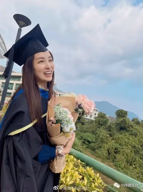 照顧3子女兼讀書︱TVB女星碩士畢業網友封超能媽媽