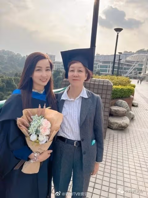 照顧3子女兼讀書︱TVB女星碩士畢業網友封超能媽媽