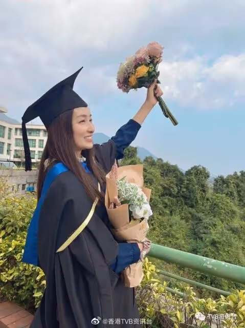 照顧3子女兼讀書︱TVB女星碩士畢業網友封超能媽媽