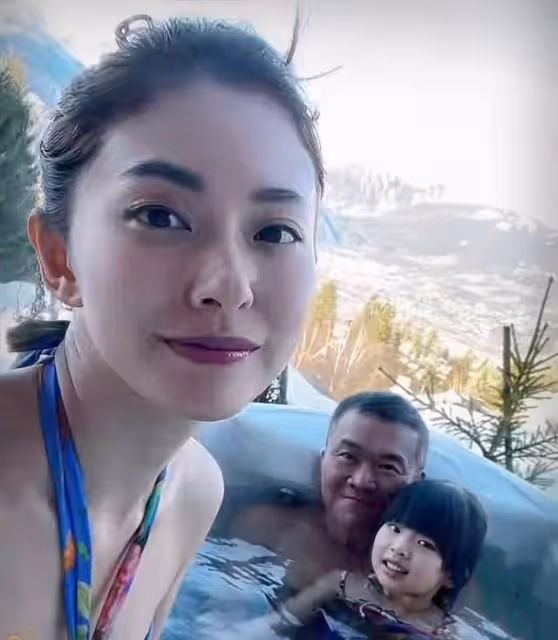 擔心!香港著名女星到歐洲旅行確診新冠,嫁大19歲富商生活幸福