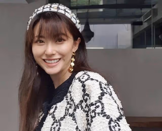 擔心!香港著名女星到歐洲旅行確診新冠,嫁大19歲富商生活幸福