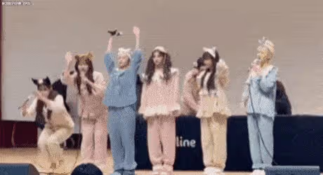韓國女團跪拜粉絲! 00後中國女愛豆拒絕下跪遭五千萬人網暴, 無奈回國發展……