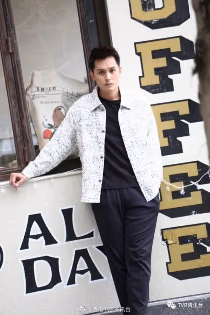 殮房外被「鬼揞口」!TVB當紅小生見過鬼識怕黑
