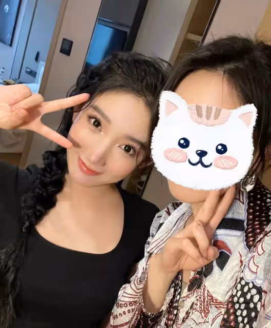 干姐姐李恩連續多日更博直指都美竹真面目：你們願意幫她就幫她唄，想黑我隨意