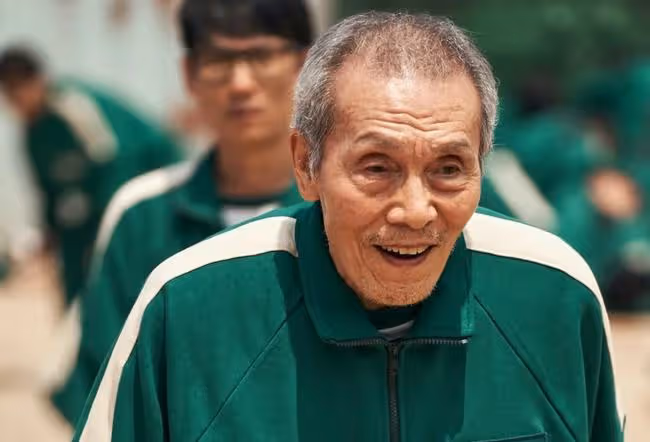 《魷魚遊戲》老爺爺奪「最佳男配角」,首度獲金球獎韓國演員