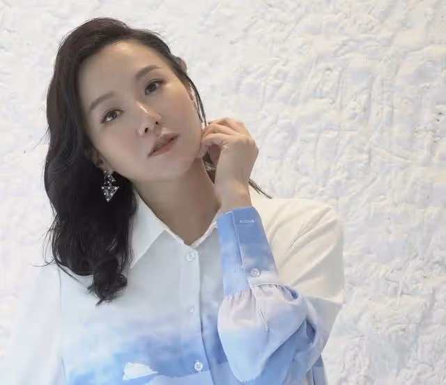 41歲香港著名女星為轉運宣布改名,至今仍是單身,身邊不缺追求者