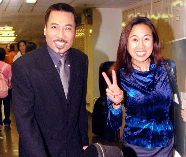 69歲老戲骨夏韶聲公開戀情!曾離婚4次,34歲新歡深得其孫子喜歡