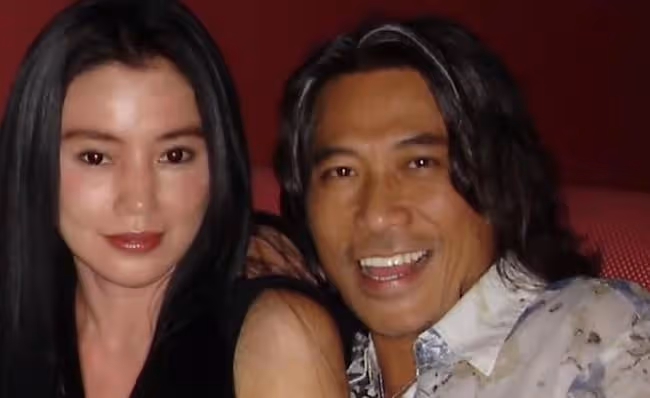 69歲老戲骨夏韶聲公開戀情!曾離婚4次,34歲新歡深得其孫子喜歡