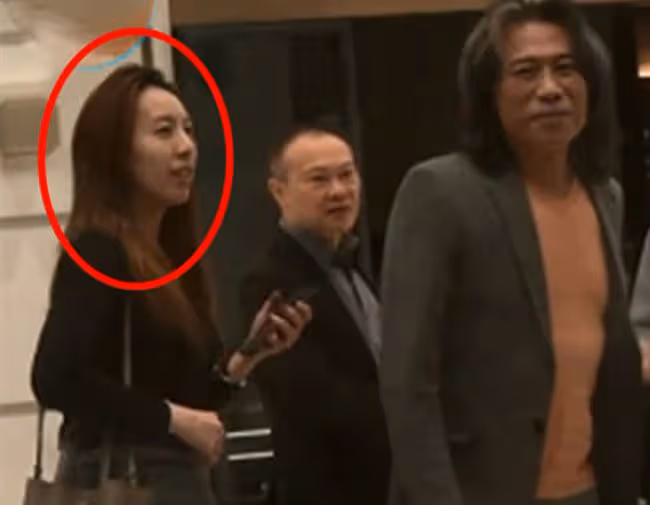 69歲老戲骨夏韶聲公開戀情!曾離婚4次,34歲新歡深得其孫子喜歡