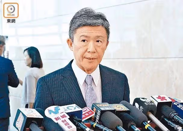 霍啟剛參加名流生日宴被點名批評,大好前途差點毀於一旦