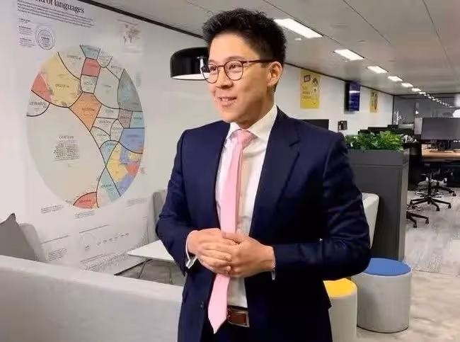 霍啟剛參加名流生日宴被點名批評,大好前途差點毀於一旦