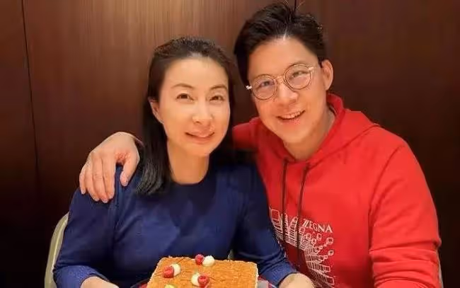 霍啟剛參加名流生日宴被點名批評,大好前途差點毀於一旦