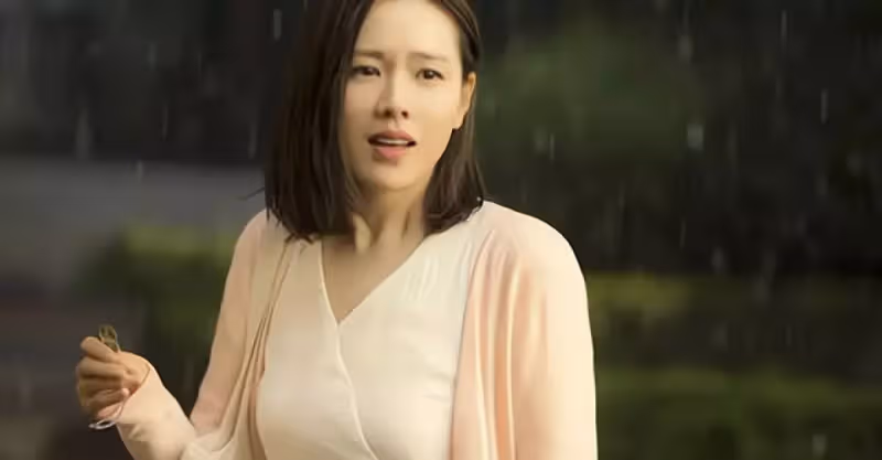 你憑什麼拿我兒子的錢給你媽治病？」兒媳三連懟，打疼婆婆的臉