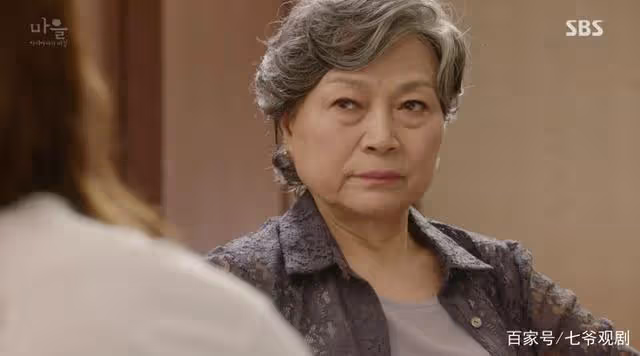 她是《人魚小姐》中雅麗瑩的婆婆，對待自己真兒媳時她還會輸嗎？