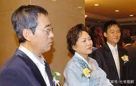 她是《人魚小姐》中雅麗瑩的婆婆，對待自己真兒媳時她還會輸嗎？