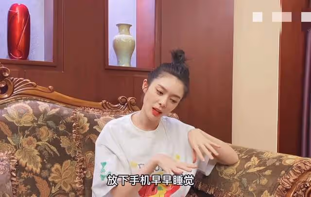 26歲女星自曝住院做手術!長期熬夜甲狀腺出問題,臉頰凹陷太憔悴
