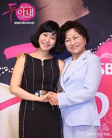 她是《人魚小姐》中雅麗瑩的婆婆，對待自己真兒媳時她還會輸嗎？