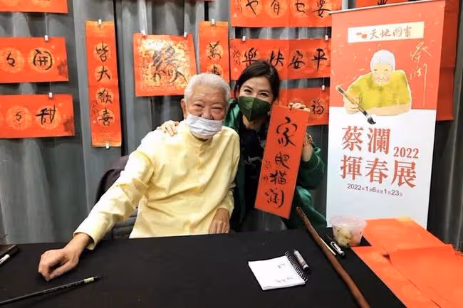 61歲鍾楚紅罕曝近照!皮膚鬆弛老態明顯,為亡夫守寡14年生活滋潤