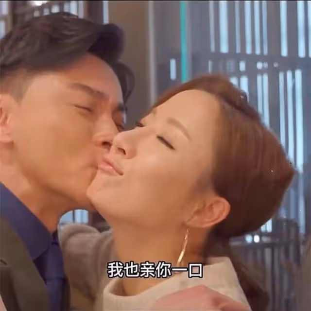 知名女星與搭檔戲外摟抱親吻,舉動被指太開放,正牌老公在旁尷尬