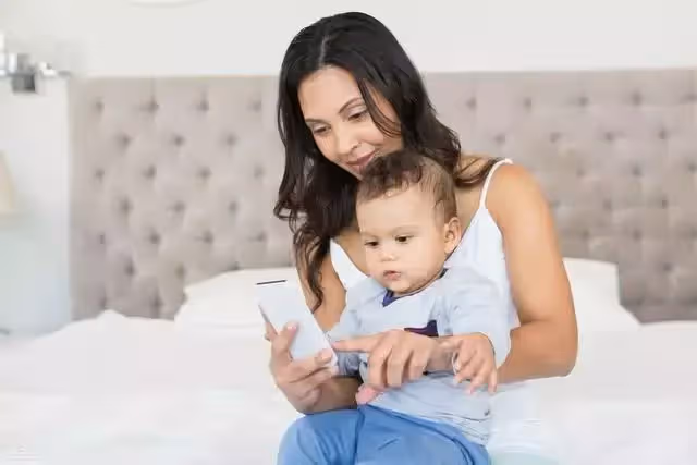 婆婆嫌兒媳不上班給臉色,兒媳扔下孩子外出打工,婆婆:不能出門